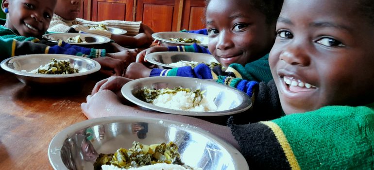 COPE – 1 Pasto 1 sorRISO per i bambini della Chekechea di Nambehe