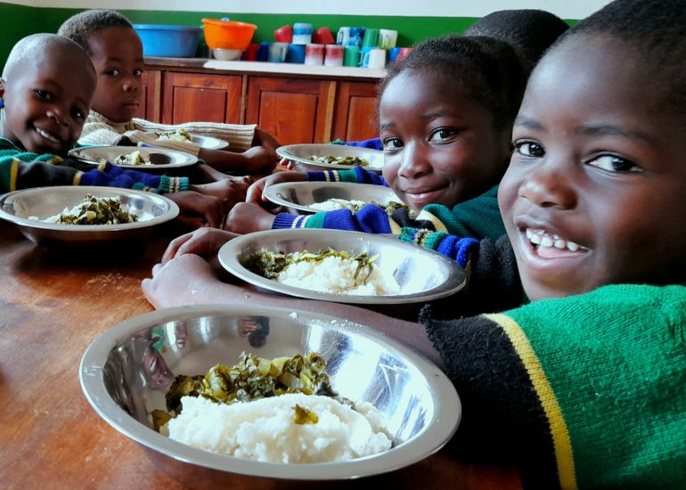 COPE – 1 Pasto 1 sorRISO per i bambini della Chekechea di Nambehe
