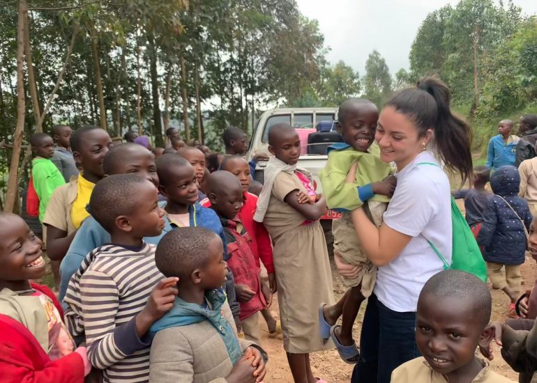 DAPADU – TUGENDE KW’ISHURE, Andiamo a Scuola