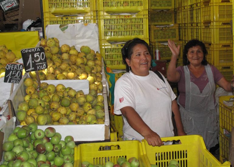 PROGETTOMONDO – Donna che alimentano